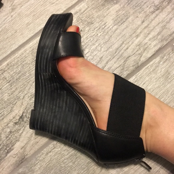 Seychelles Black Leather Wedge Sandals - Picture 3 of 7